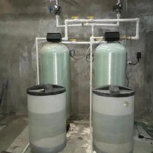 雙鴨山雙級(jí)12噸軟化水設(shè)備配件批發(fā)圖片