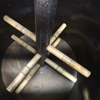 回收二手立式球磨機研磨機回收二手膠水生產(chǎn)設(shè)備