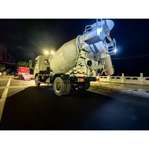 泉州礦用混凝土攪拌運(yùn)輸車(chē)礦用攪拌運(yùn)輸車(chē)價(jià)格