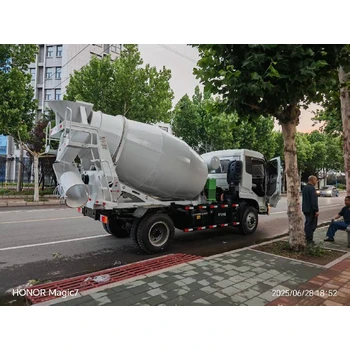 礦用混凝土攪拌運輸車廠家聯(lián)系方式KJC-4