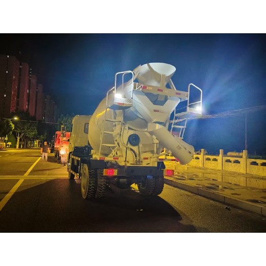濮陽琦源重工礦用攪拌運輸車電話價格