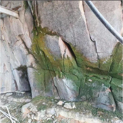 鷹手營(yíng)子礦區(qū)跌水瀑布假山護(hù)坡假山