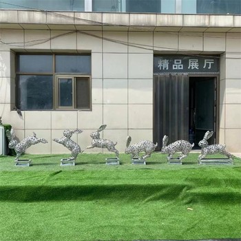 園林景觀動物雕塑不銹鋼鏤空兔子雕塑廠家