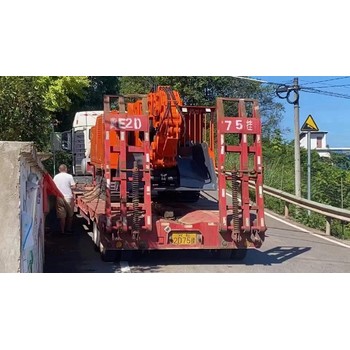 礦山小型扒渣機(jī)報(bào)價(jià),履帶式扒渣機(jī)鑫通機(jī)械供應(yīng)