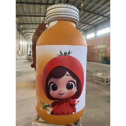 啤酒瓶雕塑3D打印酒瓶子雕塑，瞬間吸引了很多路人，