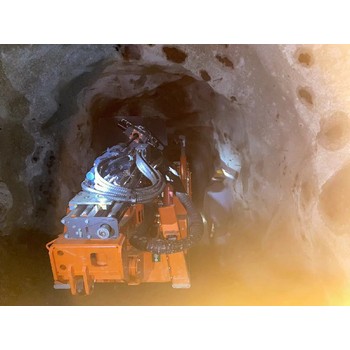 江西鑫通采礦地下采礦臺車