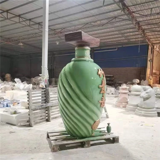 玻璃鋼酒瓶子雕塑，酒瓶子模型多用于酒廠、店門(mén)口，