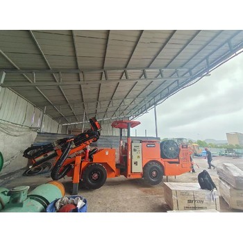液壓采礦臺(tái)車(chē)高壓力驅(qū)動(dòng)作業(yè)設(shè)備?