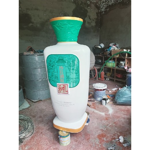 3D打印酒瓶子雕塑，仿真酒瓶雕塑造型逼真，整體美觀大氣，