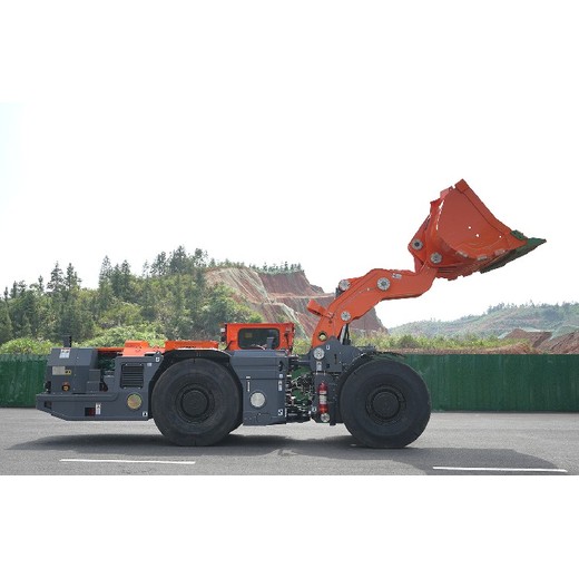 鏟運(yùn)裝載機(jī)鑫通鏟運(yùn)機(jī)