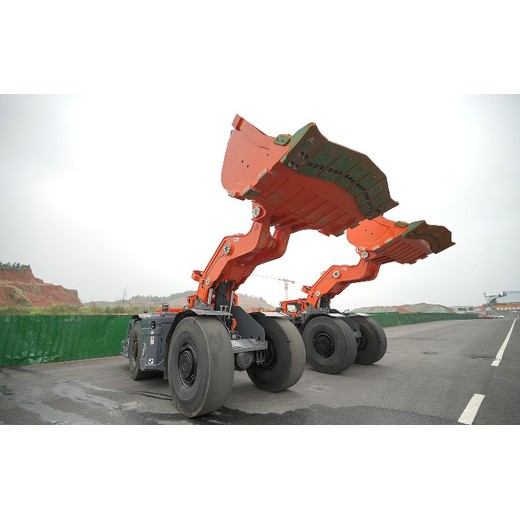 卡特鏟運(yùn)機(jī)鑫通鏟運(yùn)機(jī)