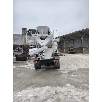 礦用混凝土攪拌運輸車廠家聯(lián)系方式KJC-4