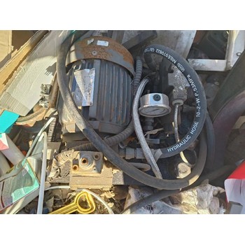 十里崗鋼鐵二手機(jī)床數(shù)控磨床銑床加工中心,850數(shù)控中心