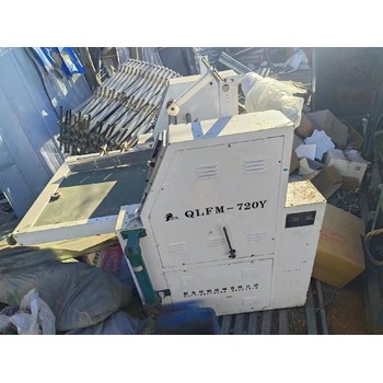 選粉設(shè)備工廠廢品掛件