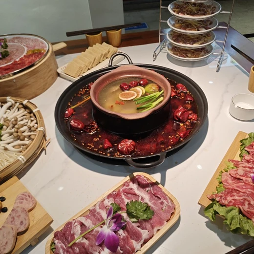 长春商用牛油火锅底料厂家,牛油火锅酱料串串香火锅加工厂