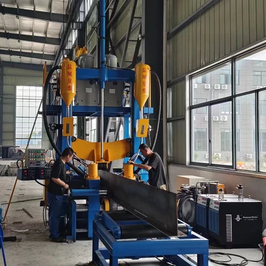 河南洛陽嵩縣皇泰H型鋼組焊矯一體機(jī)廠家操作方便拼焊矯一體機(jī)