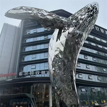 鏤空發(fā)光鯨魚(yú)雕塑圖片,做過(guò)的鯨魚(yú)實(shí)拍圖,海洋生物定制廠家