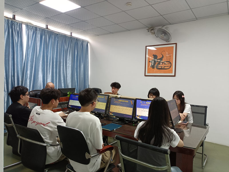 東莞萬江天驕職校暑假設(shè)計(jì)班上課中