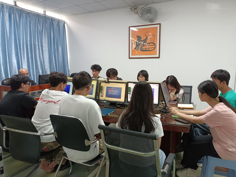 東莞萬(wàn)江天驕職校SW班上課中