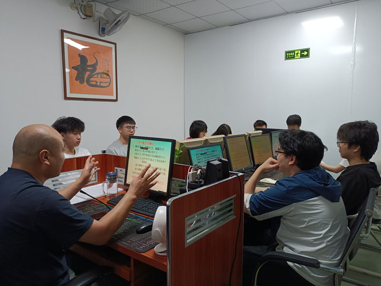 東莞萬(wàn)江天驕職校Creo班上課中