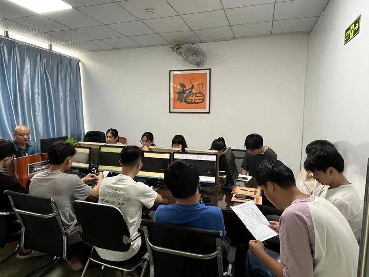東莞萬江天驕職校PROE班上課中