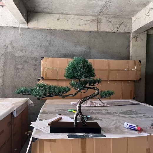 不銹鋼松樹雕塑，造型逼真優(yōu)美