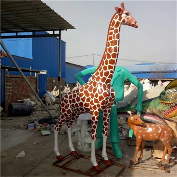 玻璃鋼長頸鹿雕塑，充滿童趣的生動景觀小品