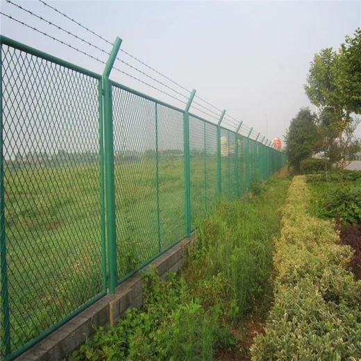 成都綠色鐵絲圍網(wǎng)生產(chǎn)工廠有現(xiàn)貨量大優(yōu)惠果園圈地護欄網(wǎng)