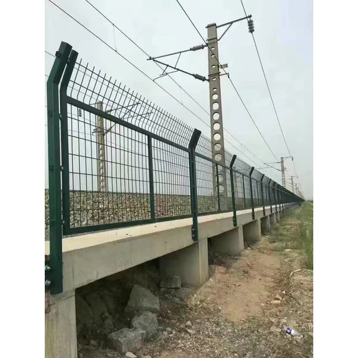 異形護(hù)欄網(wǎng)定制廠家高速公路防護(hù)柵欄金屬框架護(hù)欄網(wǎng)成都工廠