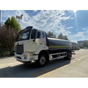 重汽豪沃15方綠化灑水車價(jià)格