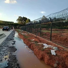 廣西機(jī)場(chǎng)護(hù)欄網(wǎng)廠(chǎng)家機(jī)場(chǎng)鋼筋圍界飛行區(qū)防護(hù)網(wǎng)機(jī)場(chǎng)圍欄網(wǎng)圖片