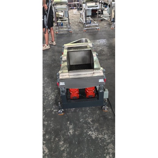 廣西不銹鋼篩分機(jī)車(chē)間除鐵上料機(jī)顆粒振動(dòng)篩生產(chǎn)廠(chǎng)家