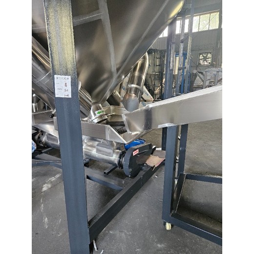 臨沂除鐵上料機(jī)不銹鋼顆粒振動篩立式攪拌機(jī)定制