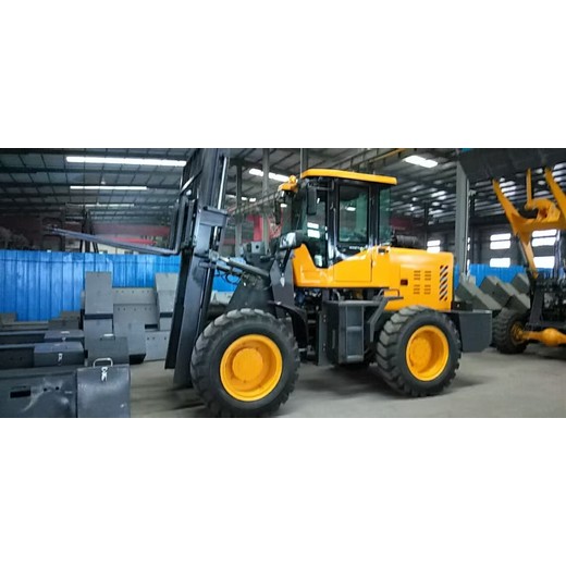 內(nèi)蒙古鄂爾多斯野外施工光伏安裝作業(yè)機(jī)械-魯裝5噸越野叉車