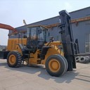 內(nèi)蒙古野外大型設(shè)備搬運機械-魯裝12噸越野叉車價格