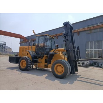 內(nèi)蒙古野外大型設(shè)備搬運(yùn)機(jī)械-魯裝12噸越野叉車(chē)價(jià)格
