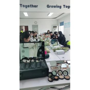 黃島維納斯化妝美甲培訓(xùn)學(xué)校