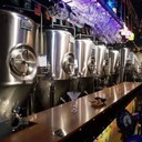 鎮(zhèn)江酒店小型自釀1000升啤酒設(shè)備兩鍋三器精釀啤酒設(shè)備