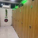 舞陽公共衛(wèi)生間隔斷板學(xué)校淋浴間PVC抗倍特防水鋁蜂窩廁所隔斷板