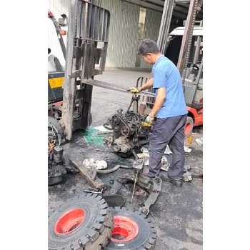 叉車漏油林德叉車維修叉車保養(yǎng)上海同城上門服務(wù)
