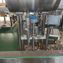 甘油灌裝生產(chǎn)線由理瓶機灌裝旋蓋機鋁箔封口機不干膠貼標機組成