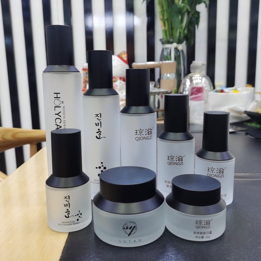 護(hù)膚品瓶高溫絲印加工廠，護(hù)膚品瓶絲印燙金加工廠