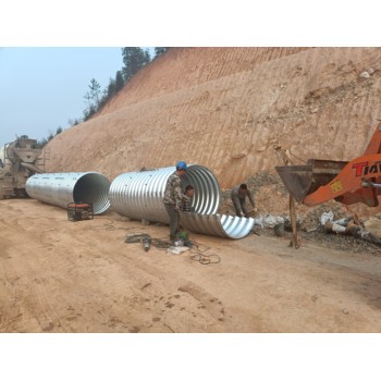 湖北鋼波紋管涵參數(shù)4米金屬波紋涵管排水公路橋涵維護(hù)