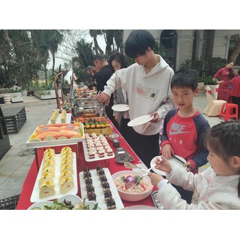 畢業(yè)季聚會(huì )自助餐上門(mén)，宴會(huì )布置策劃承辦服務(wù)