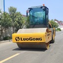 洛工8噸雙離合單鋼輪振動壓路機(jī)單桿操作簡單方便
