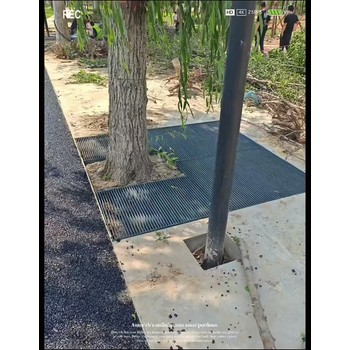 樹圍子鋼格柵板熱浸鋅水篦子規(guī)格尺寸定做