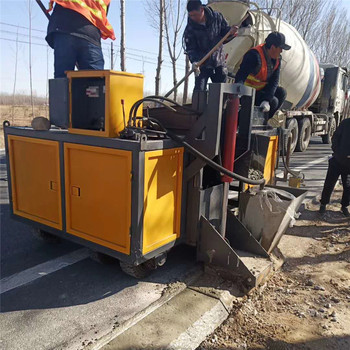 混凝土路肩現(xiàn)澆滑模機現(xiàn)貨按需定制小型液壓自走路緣石滑模機