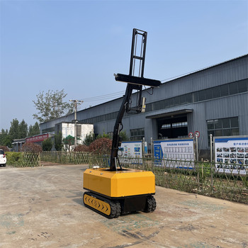 履帶式光伏板清洗機(jī)器人遠(yuǎn)程遙控清掃機(jī)器人履帶光伏電站清掃機(jī)