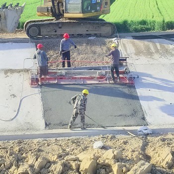公路橋面攤鋪機(jī)簡(jiǎn)易混凝土攤鋪機(jī)路面斜坡整平滾平機(jī)