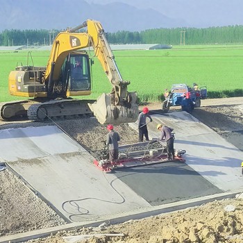 邊坡混凝土攤鋪機自走式河道整平成型機全自動斜坡攤鋪機